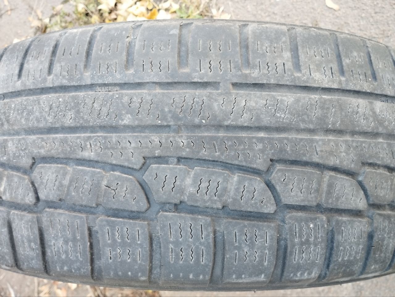 Гума автомобільна зимова 215/65 R16 Nokian