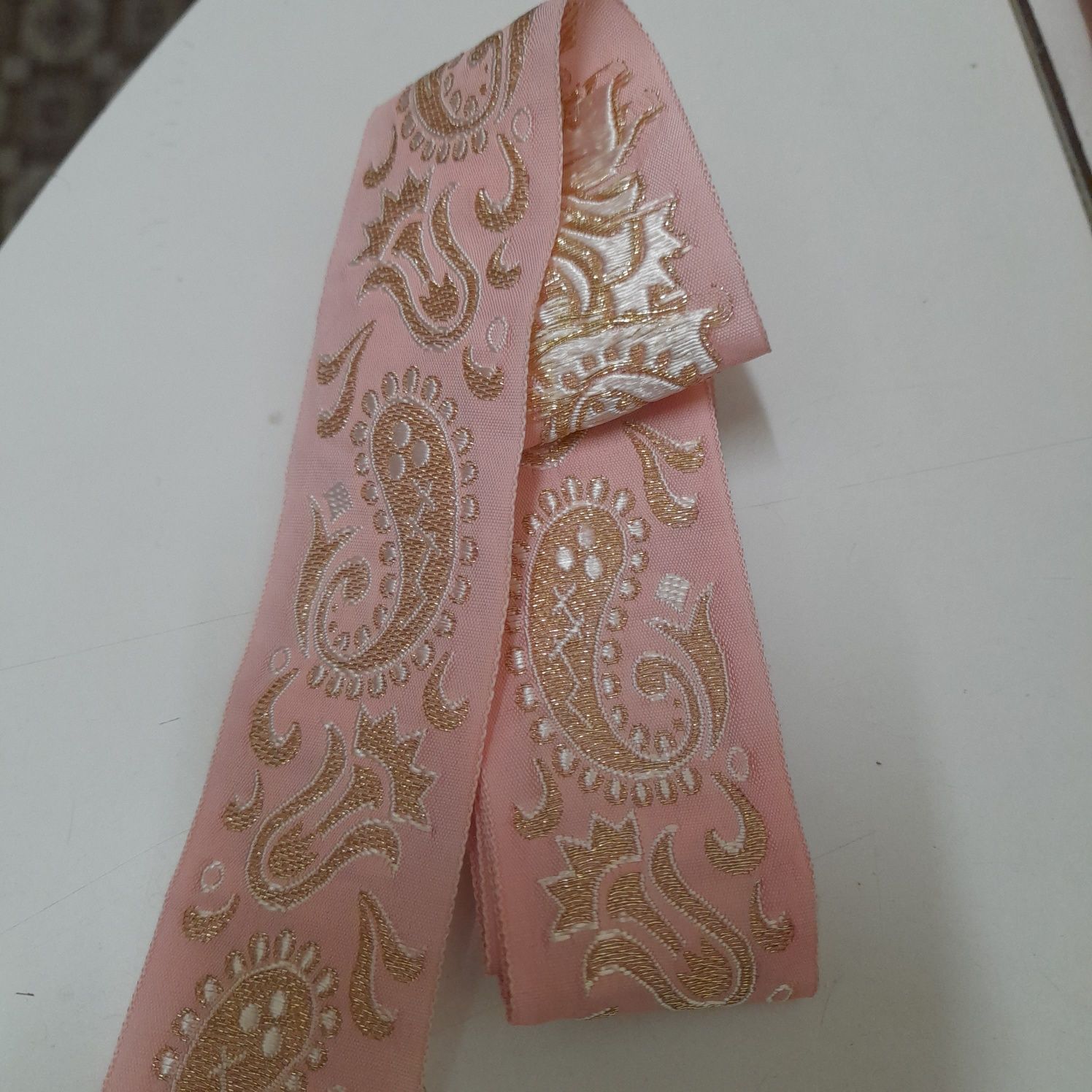 1,30 Mts. Fita para aplicar em rosa e dourado