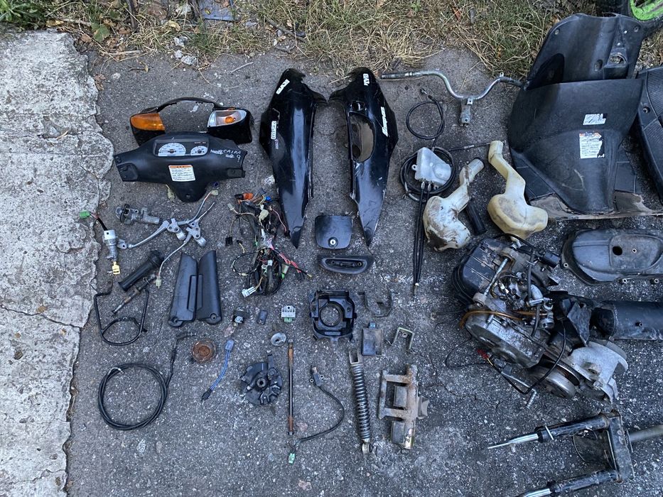 Розборка. Запчастини Скутер. Пластик Suzuki. Lets. 2. New