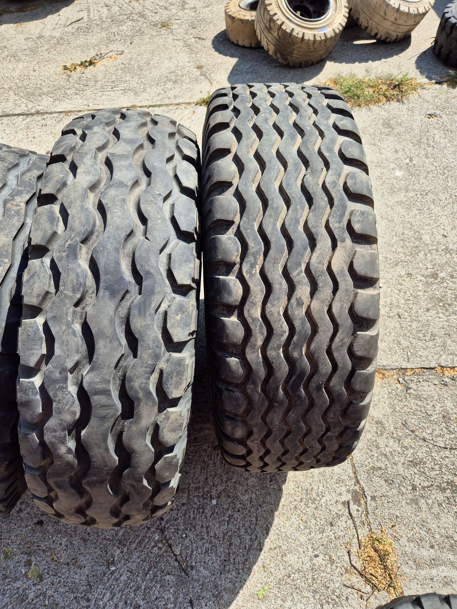 Opony 10.5/80-18