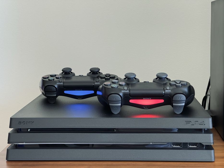 PlayStation 4 Pro + 2 comandos + SSD 512GB + vários jogos