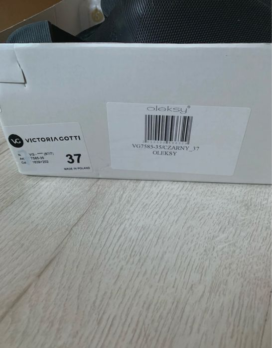 Botki ze skóry nubukowej na obcasie.