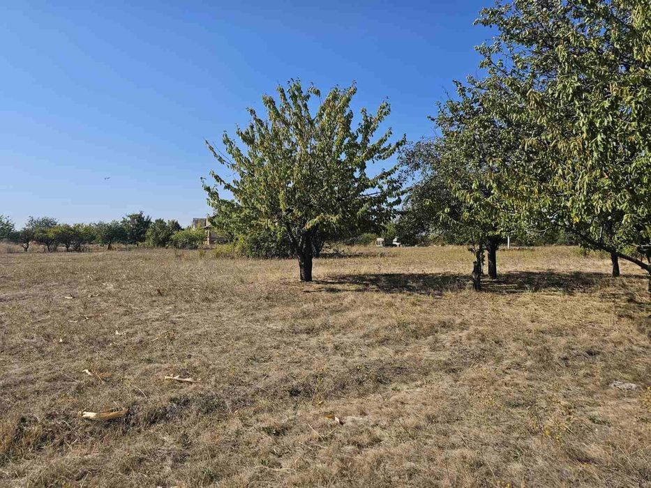 Продажа участка 61 сотка,под строительство,правильной формы,есть дом,