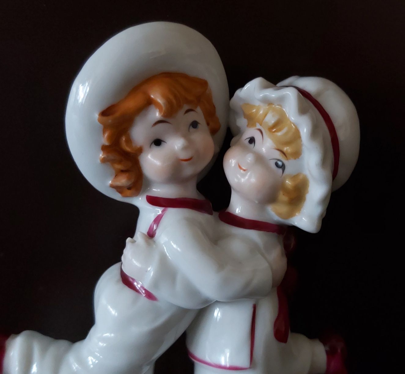 Piękna porcelanowa figurka Tańcząca para