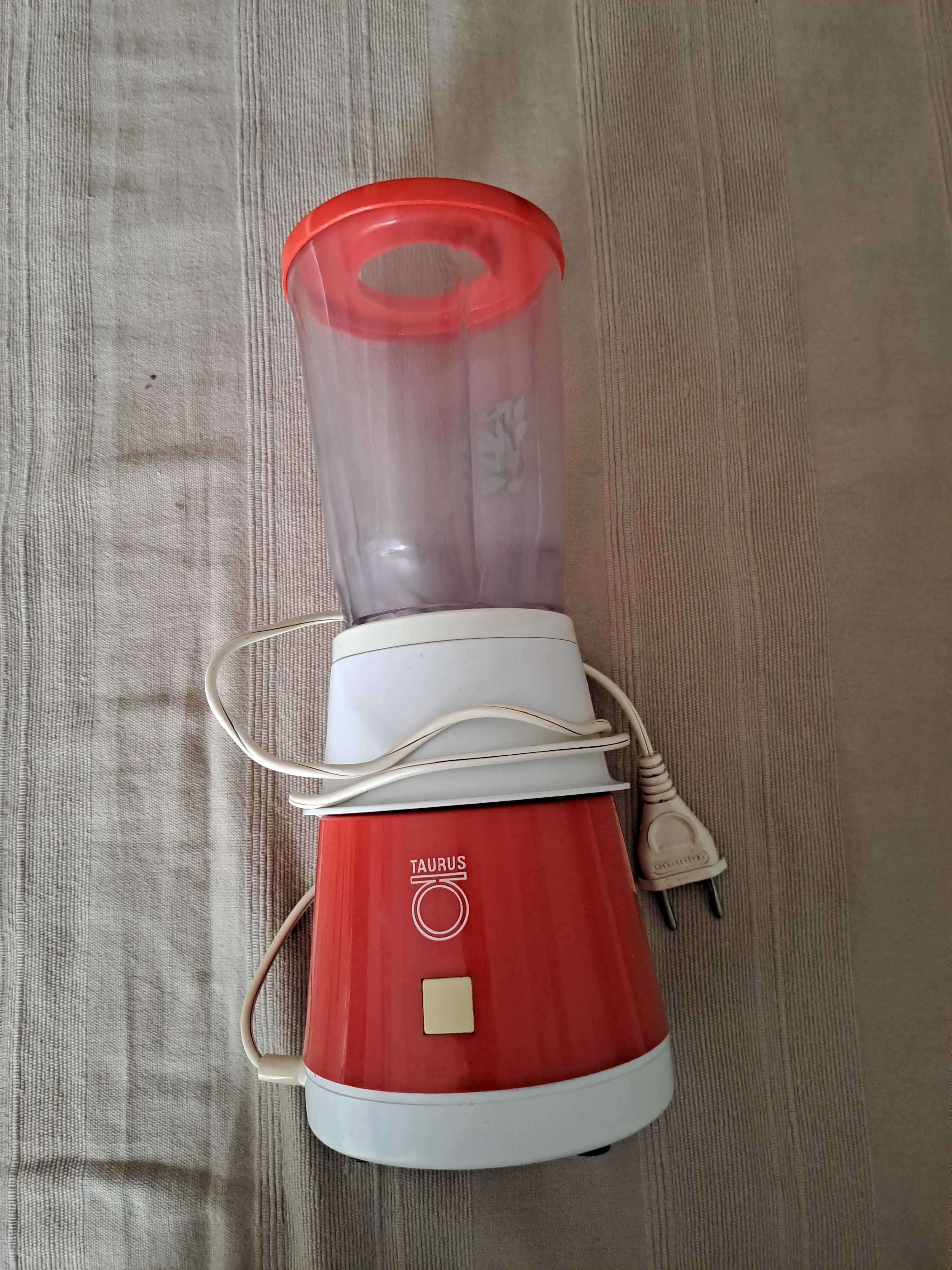 Máquina TAURUS, para moer café