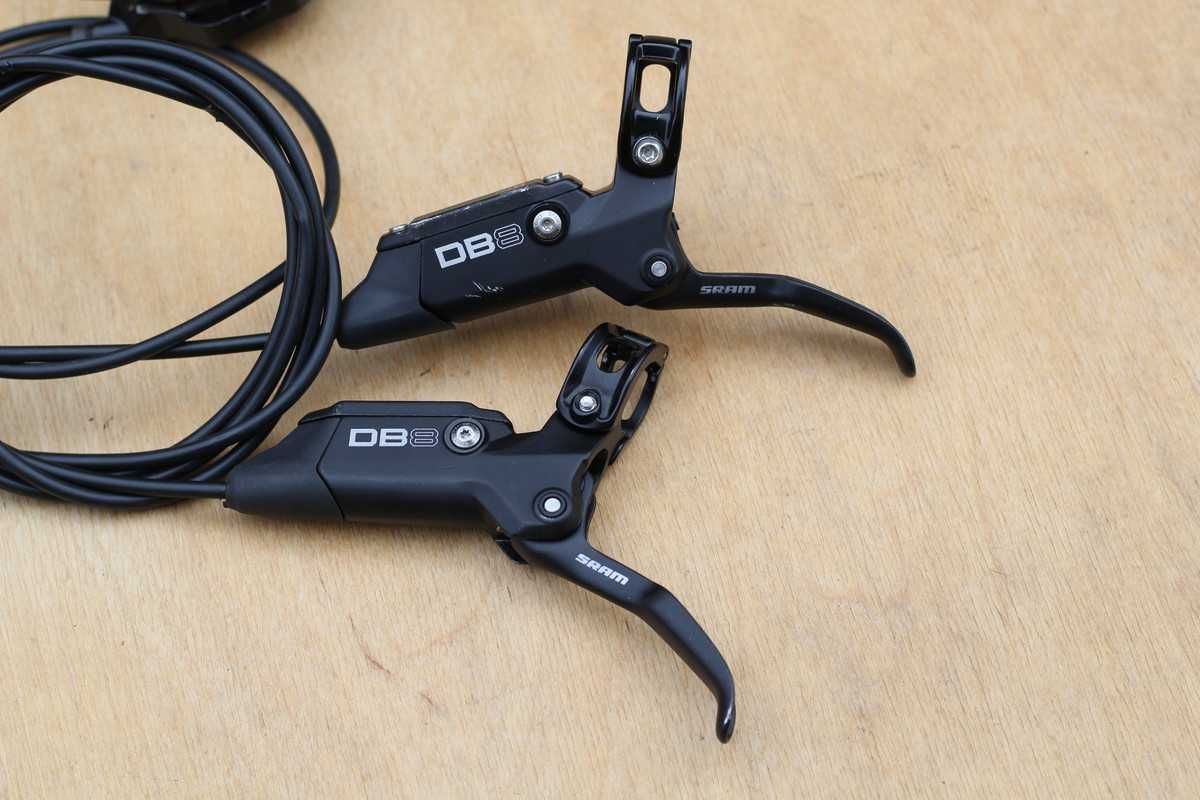 Гальма Гальма: SRAM DB8, Shimano DEORE XT