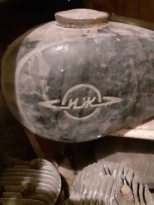 IŻ 49  tłoki i części