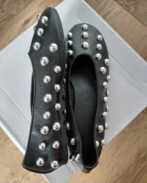 Baleriny nowe ze srebnymi kulkami 39