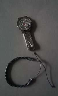 Zegarek z czarną bransoletką