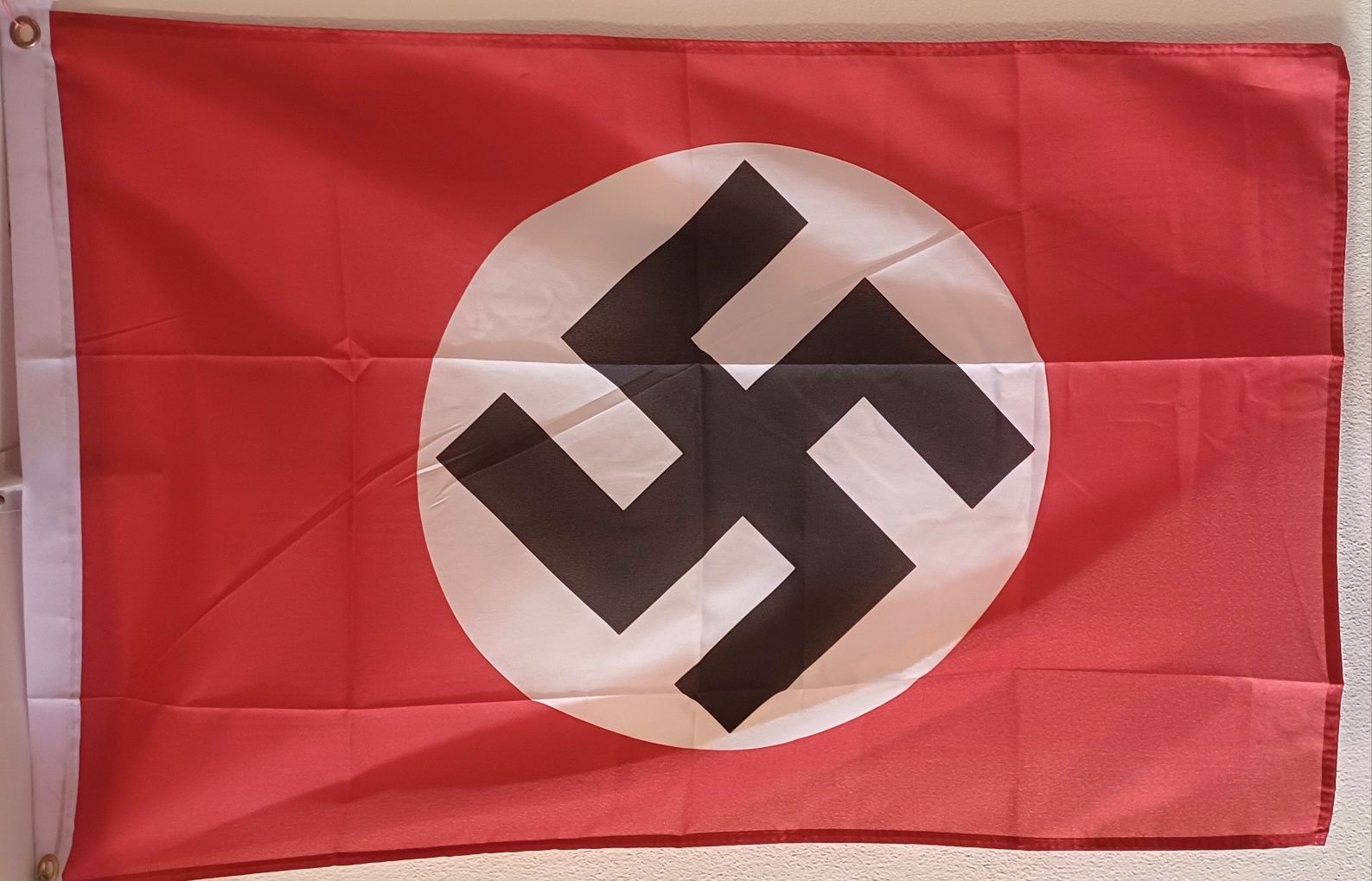 PROMOÇÃO--Bandeira NSDAP pequena, medidas 90 × 60 cm Alemanha nazi-suá