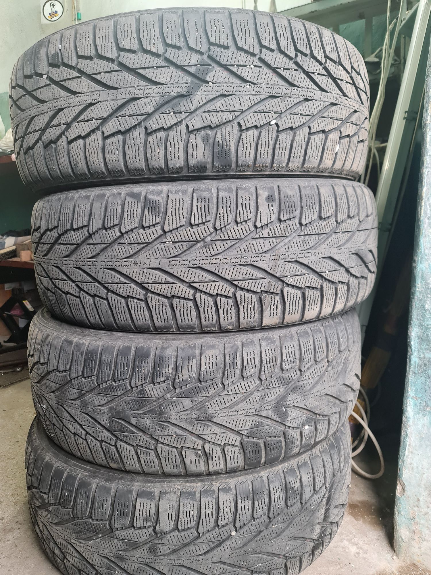 Nokian hakkapeliitta R2 Suv 235 55 R9