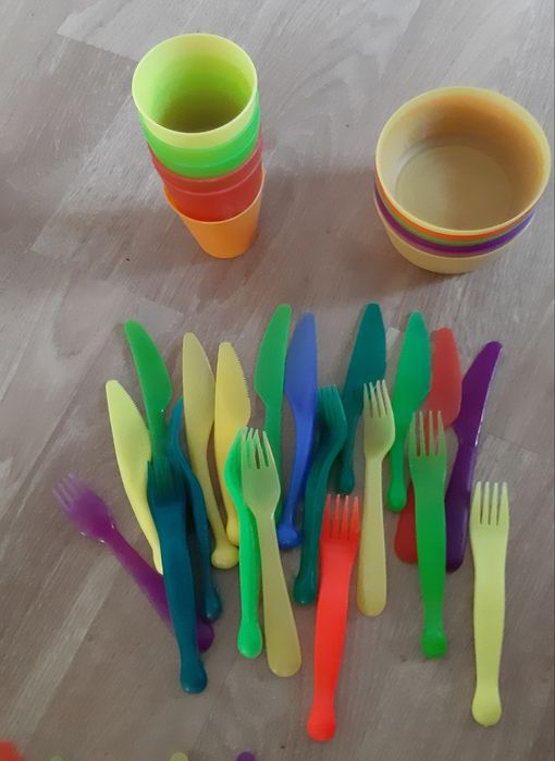 Plastikowe sztućce,kubki i miseczki dla dzieci IKEA