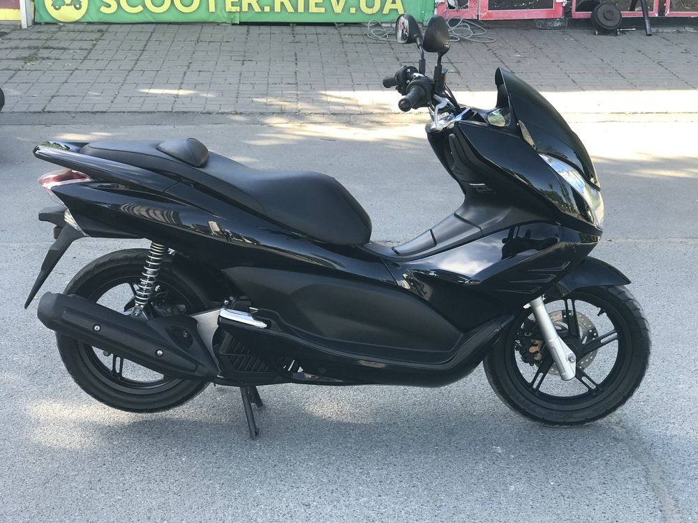 Максі скутер Honda PCX 125 з Японії