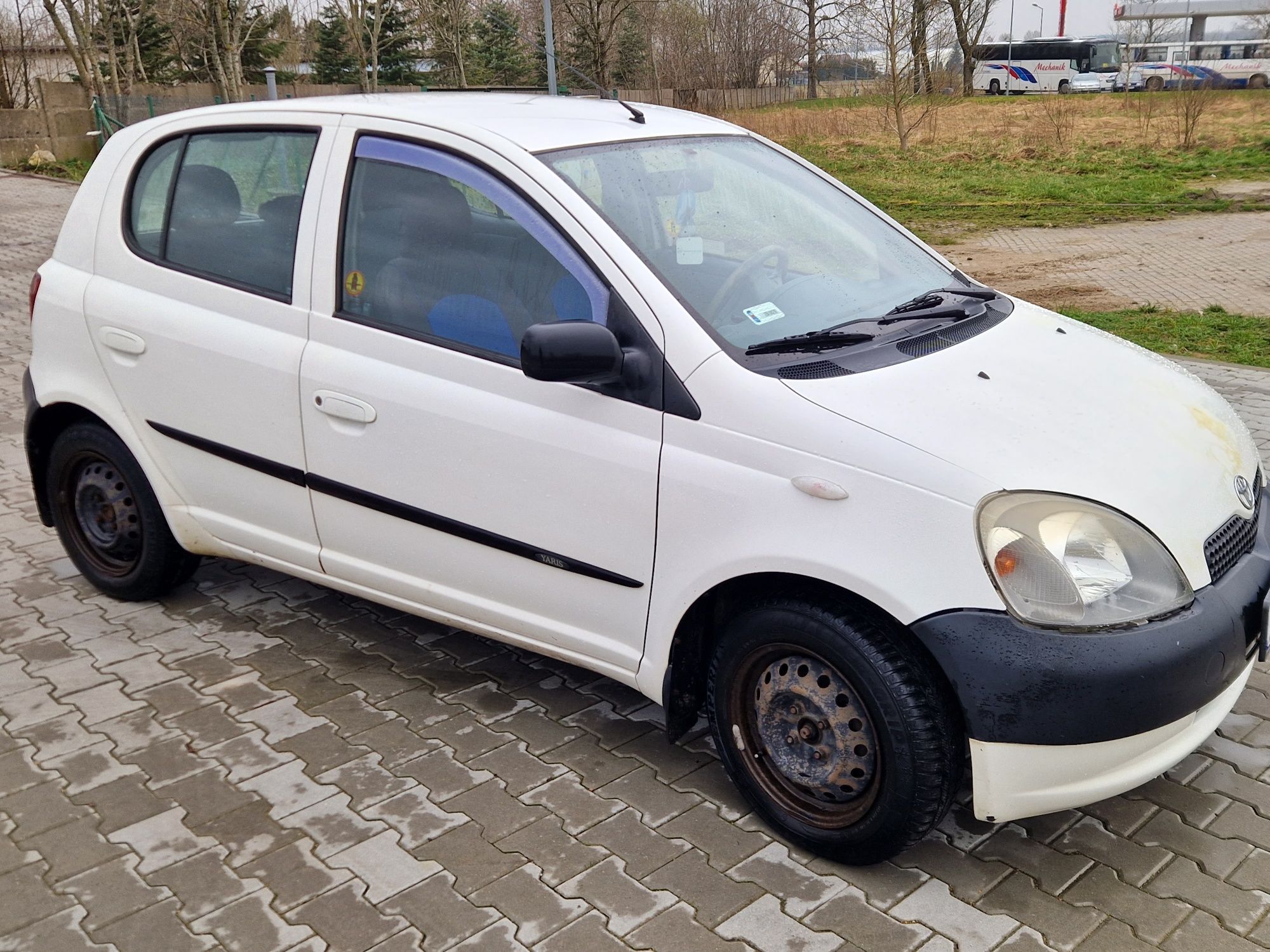 Toyota Yaris 1.0 * 5 drzwi .