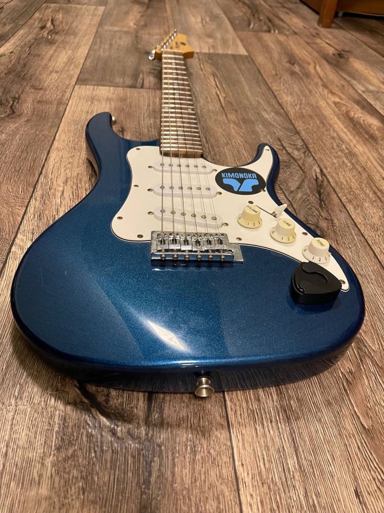 Гитара 3/4 Stratocaster Glow Blue AXL(б/у)+Струны в подарок