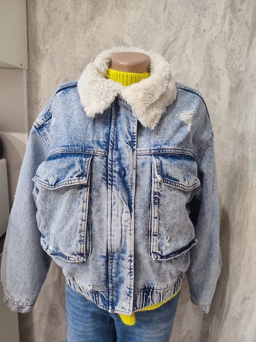 Куртка джинсова.