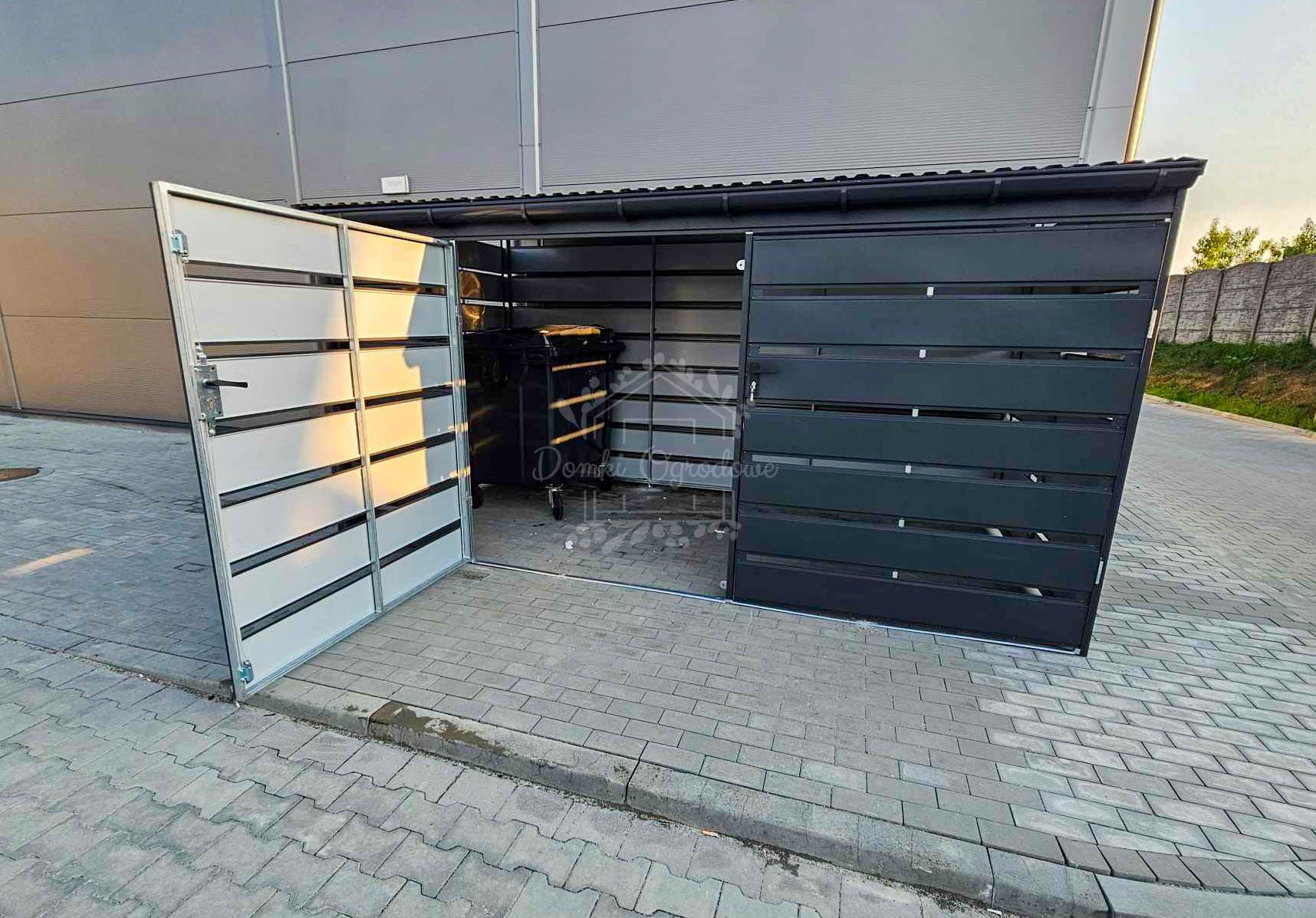 Wiata śmietnikowa 4x2m Zabudowany panelami Antracyt - rynny  ID848