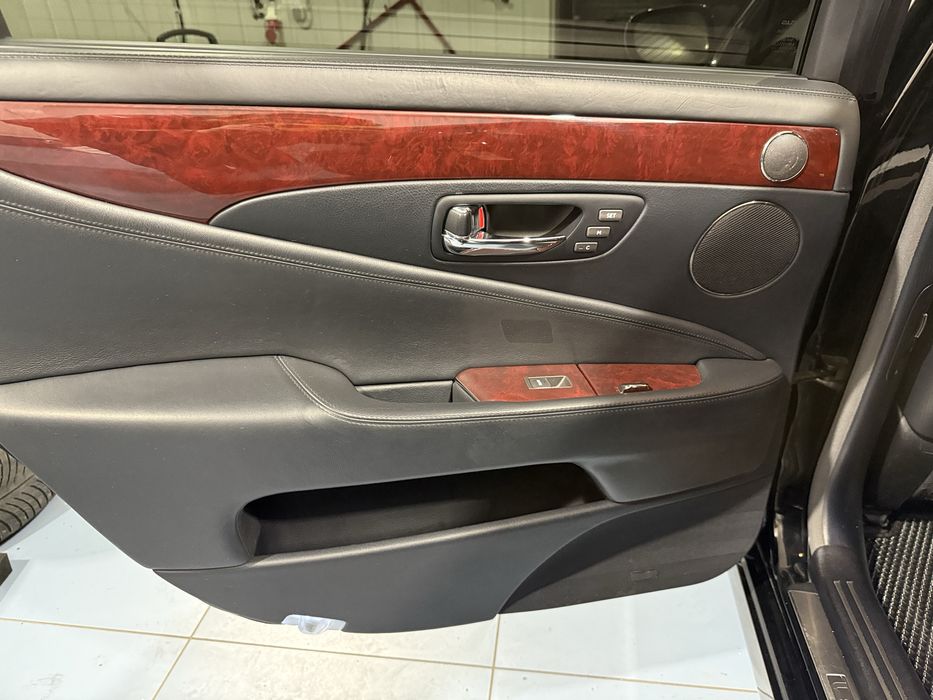 Lexus LS600L 2008 года в родной краске, новая пневма и батарея