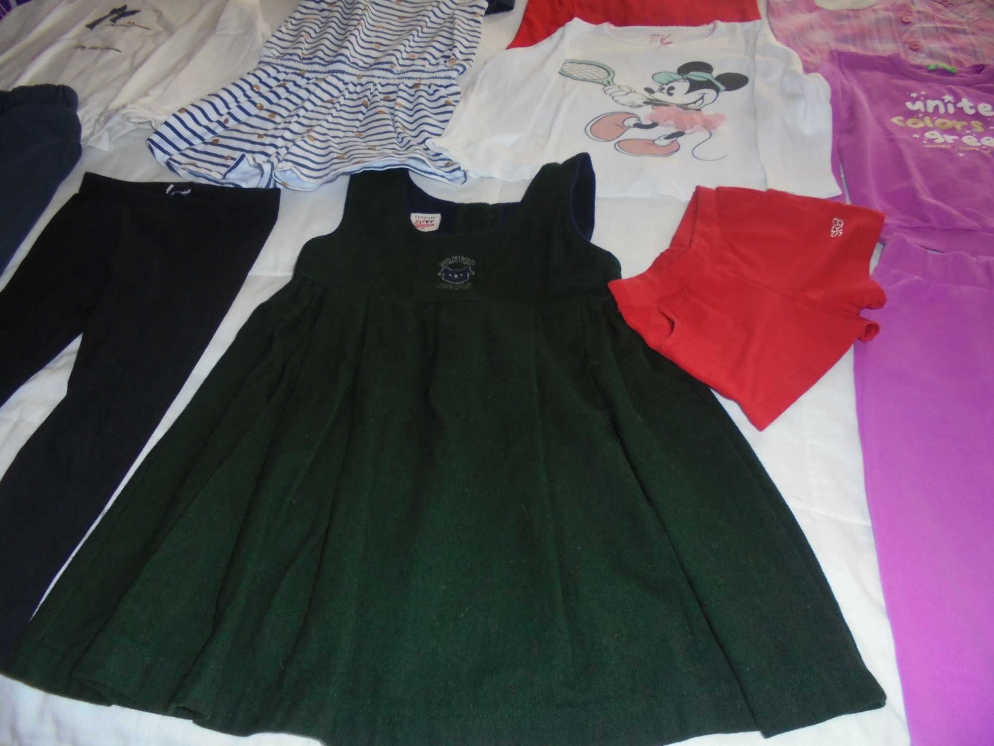 lote de roupa de menina o livro a Rainha da Misericórdia