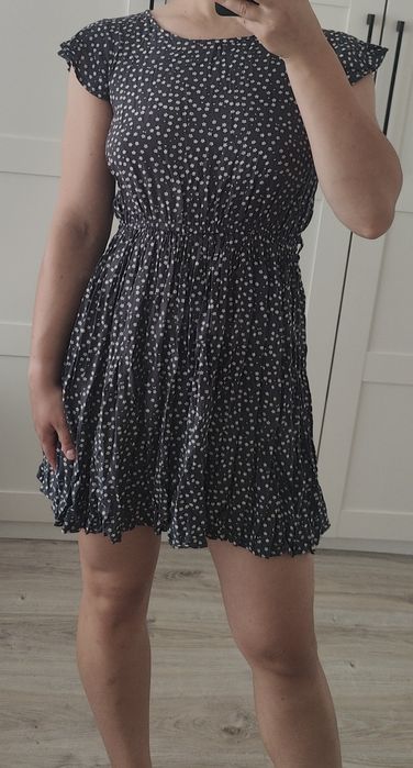 Sukienka mini czarno-biała taliowana
