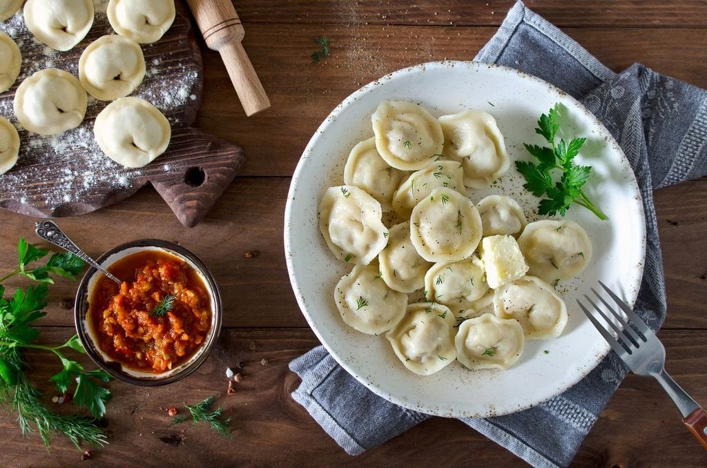 Maszynka pierożnica forma ciasta uszek wykrawacz 19 pierogów pierożków