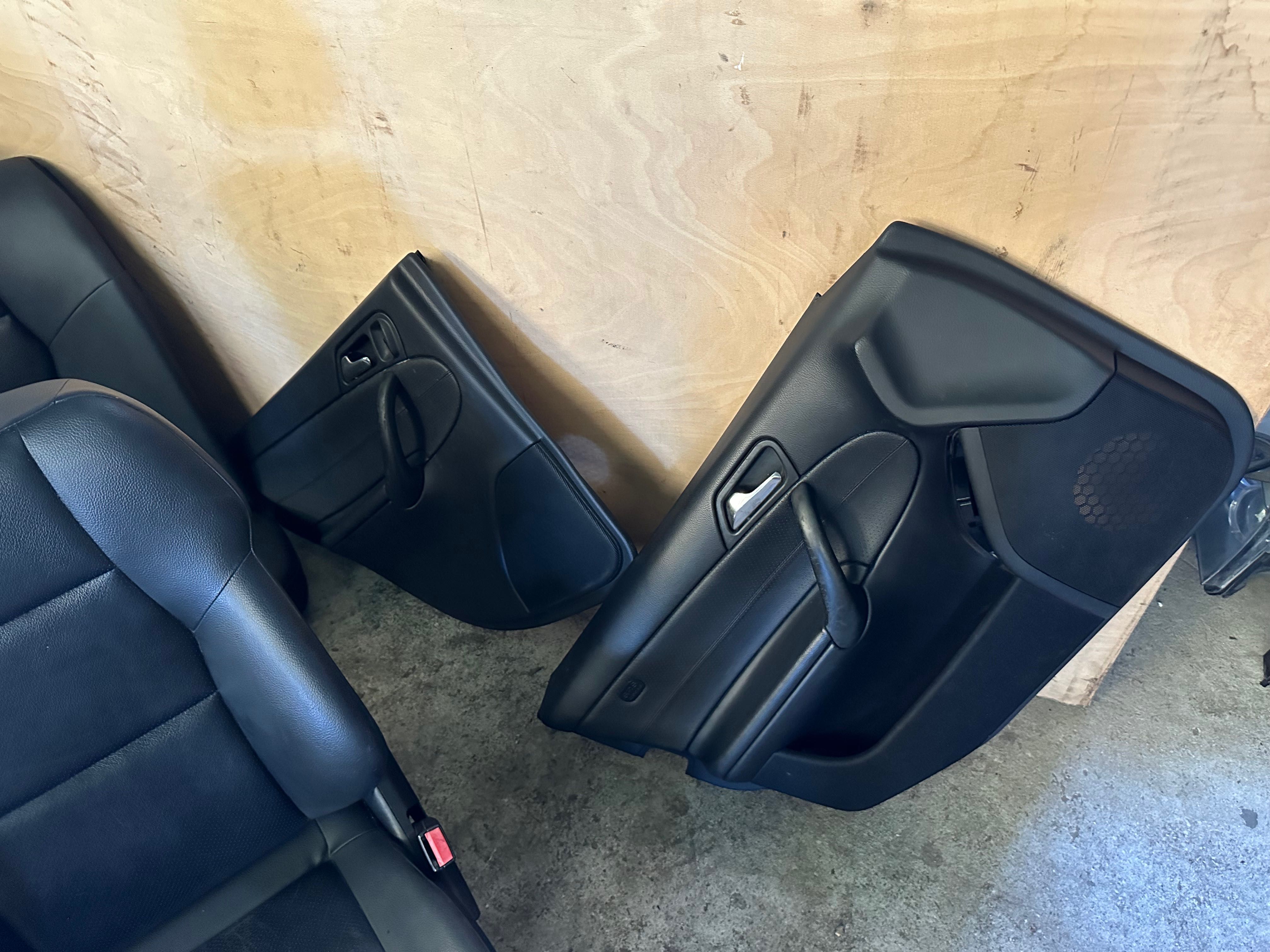 Conjunto de Bancos em Pele Mercedes W203 C200 C220 C270 CDI