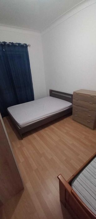 Quarto compartilhado para arrendar