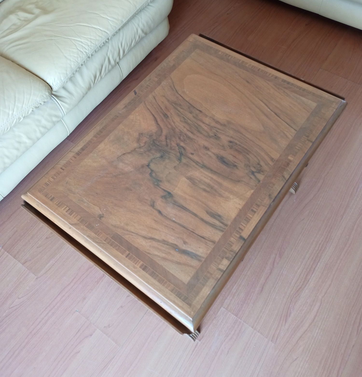 Mesa em madeira .