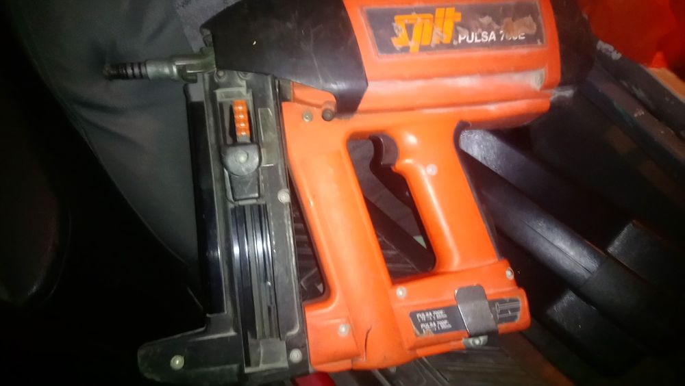 Продам газовый монтажный пистолет