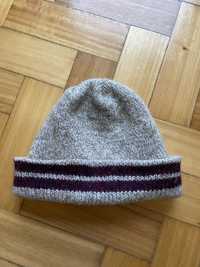 Gorro beje e bordo