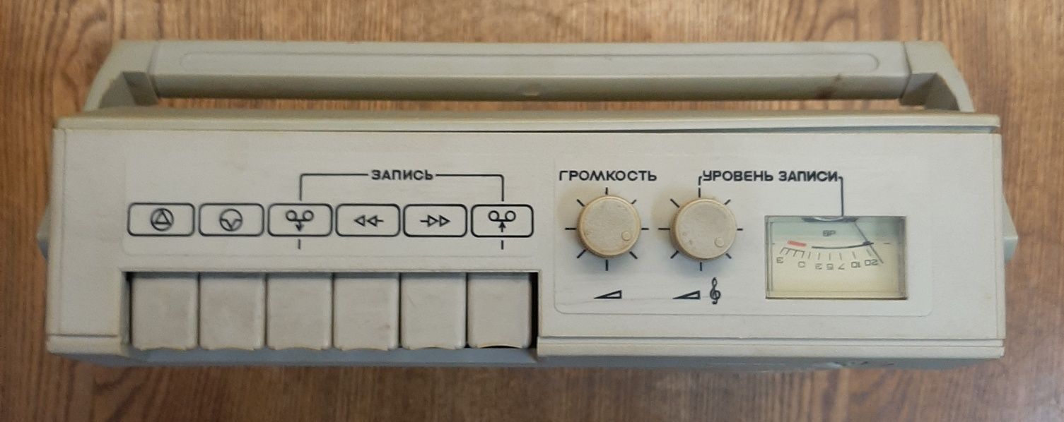 Кассетный магнитофон "Беларусь 302". СССР