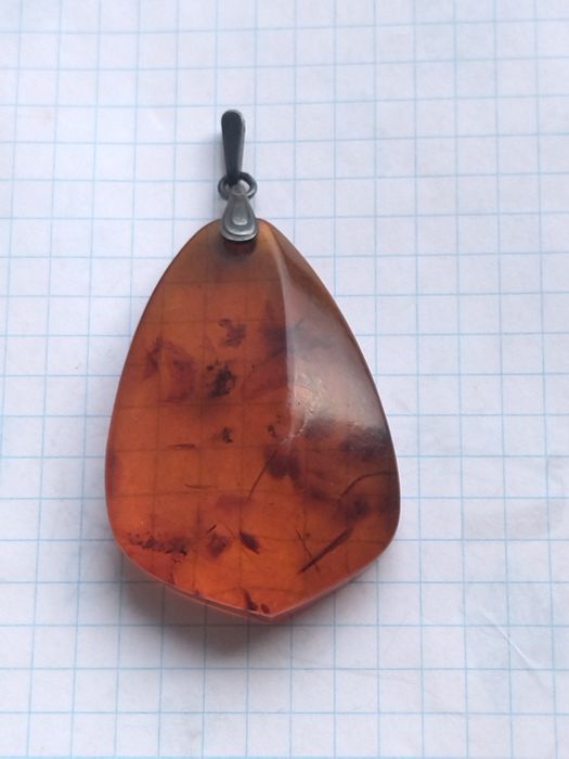 Кулон янтарь  13 гр. 875 проба.