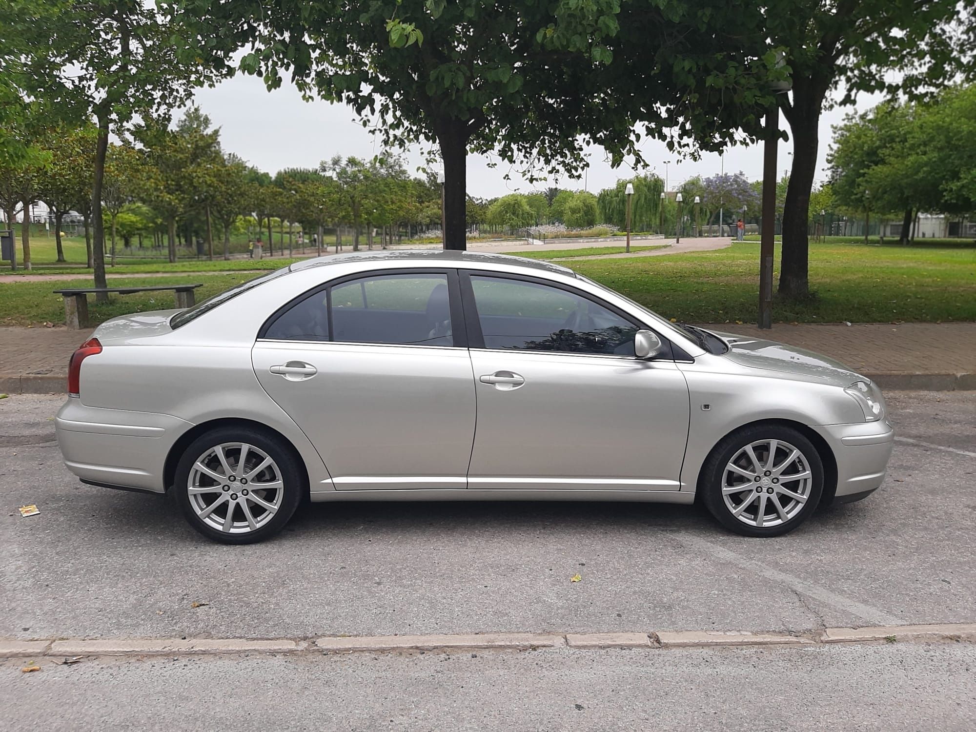 Toyota Avensis 2.0 Diesel - impecável
