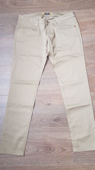 Укорочені жіночі брюки