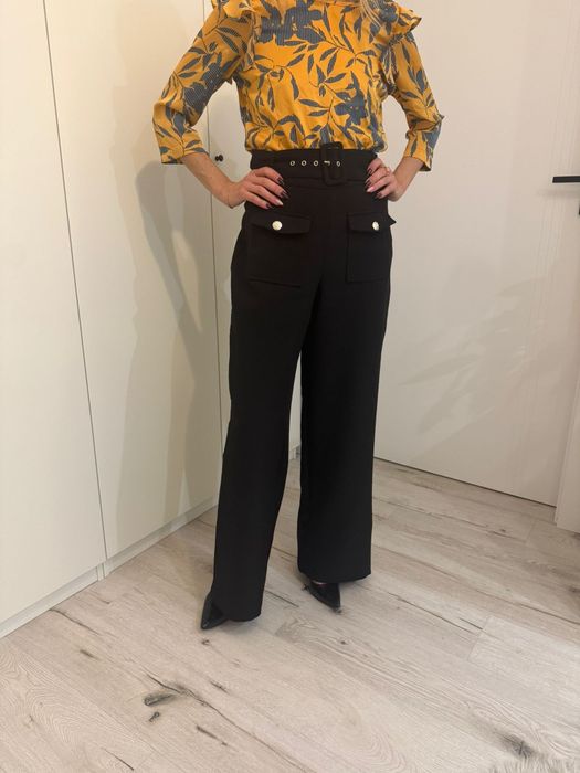 Czarne spodnie  Mohito rozm. 38