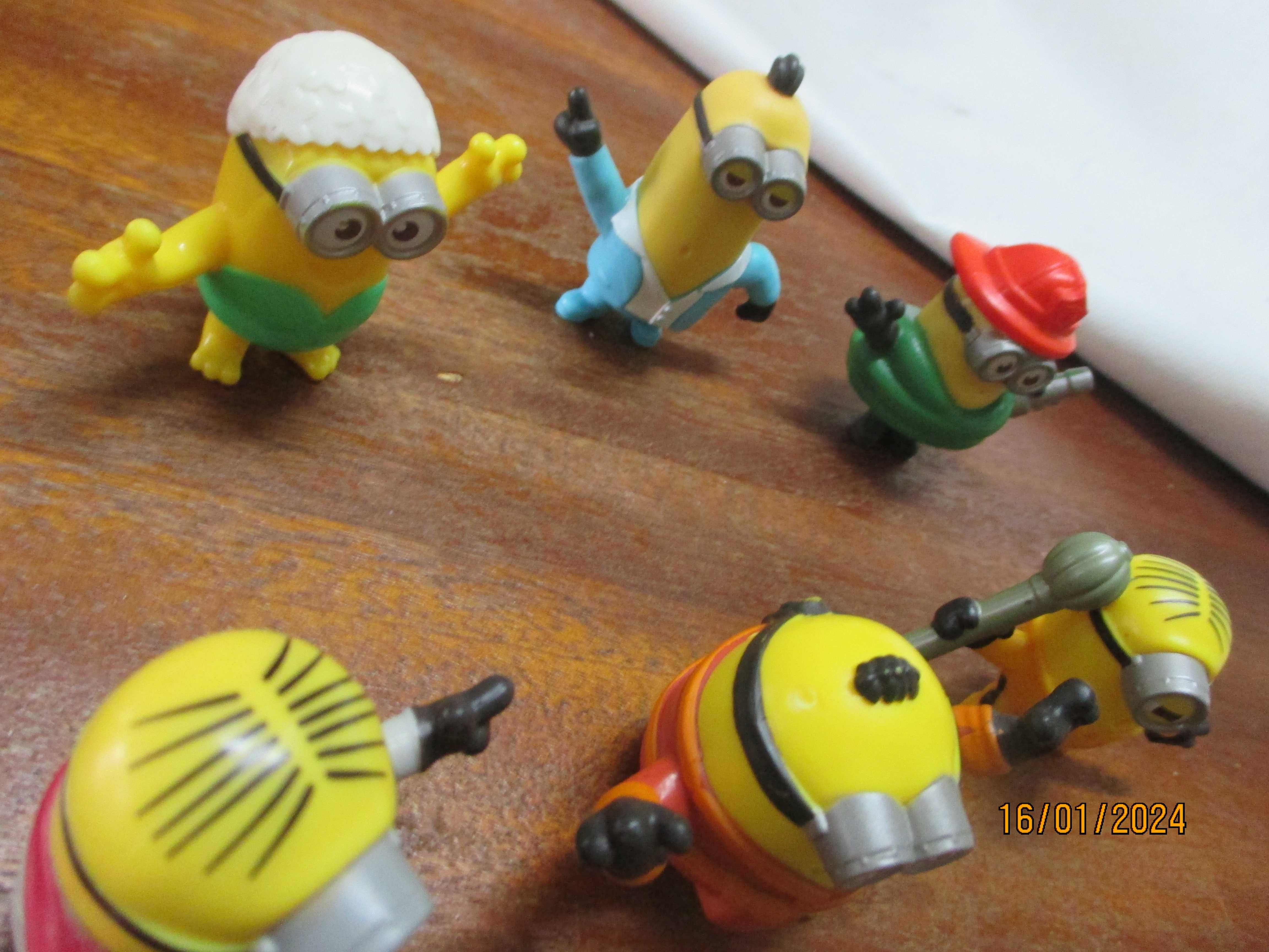 13 bonecos Minions