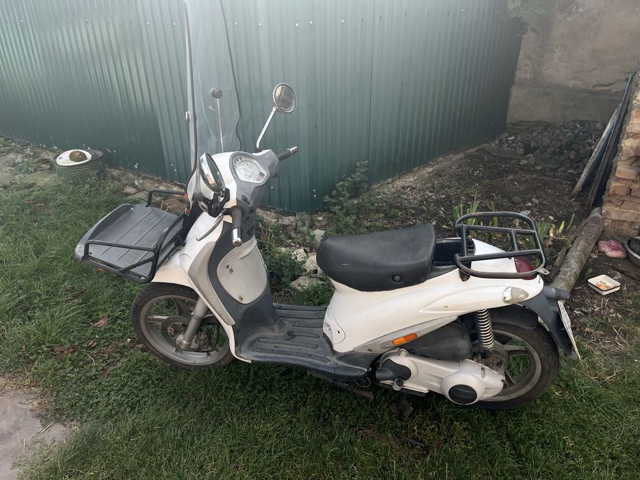 Скутер PIAGGIO білий