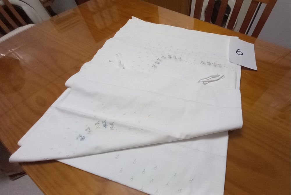 Lençóis linho e bordados à mão (cama pessoa 1/2/casal pequeno)