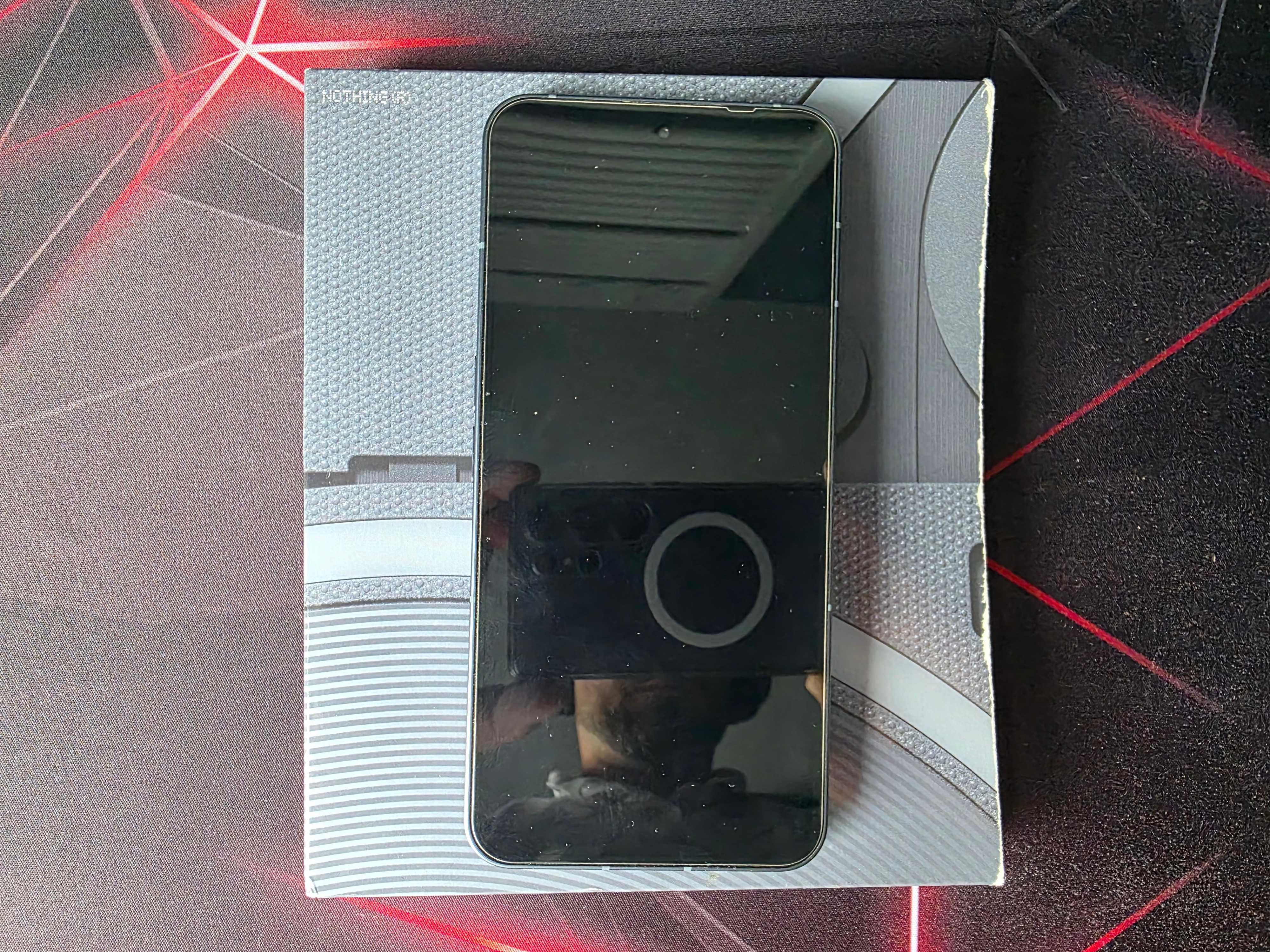 Nothing Phone (2) 12GB/512GB - Stan bardzo dobry