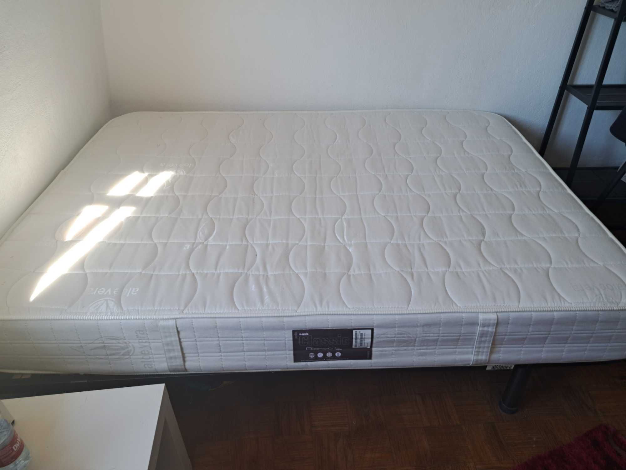 Cama de casal com colchao