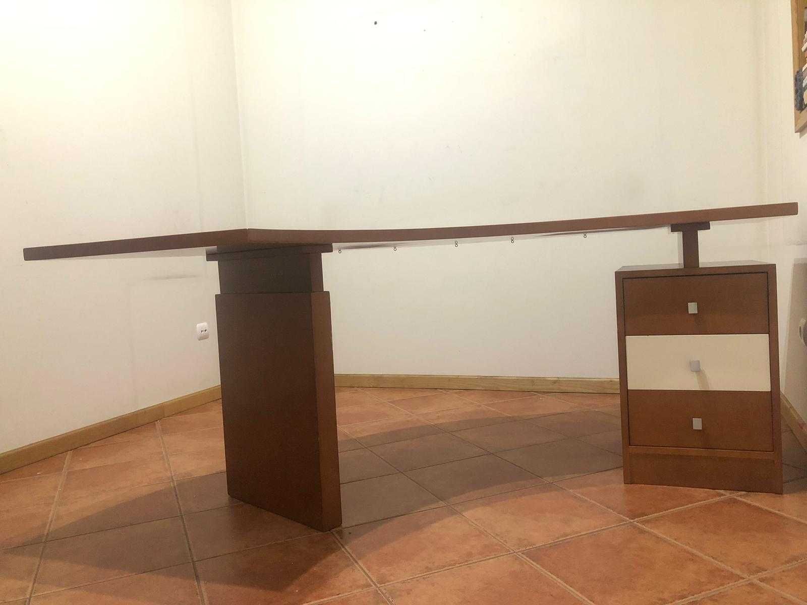 Secretária curva em carvalho