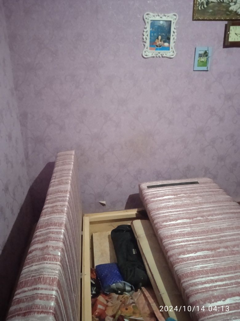 Продам диван книжка в хорошем состоянии б/у ему 5 лет