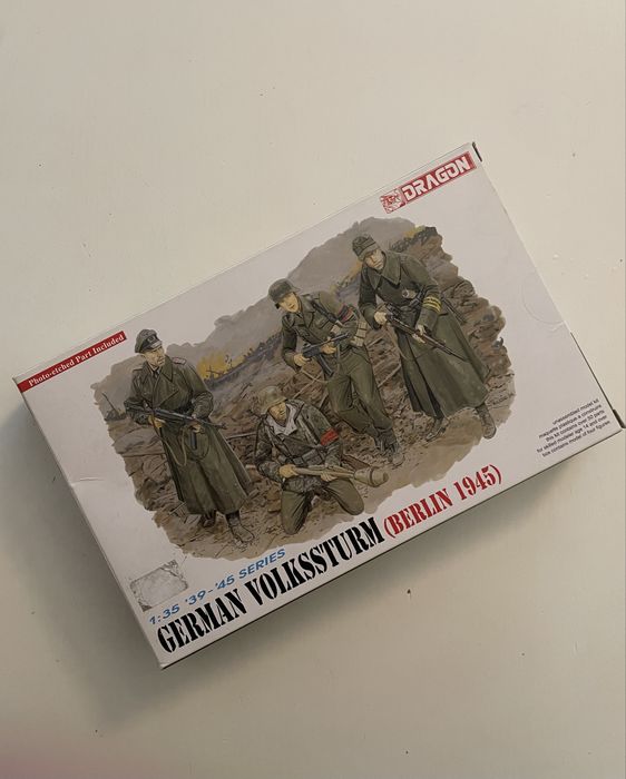 DRAGON German Volkssturm Berlin 1945 - model 1:35