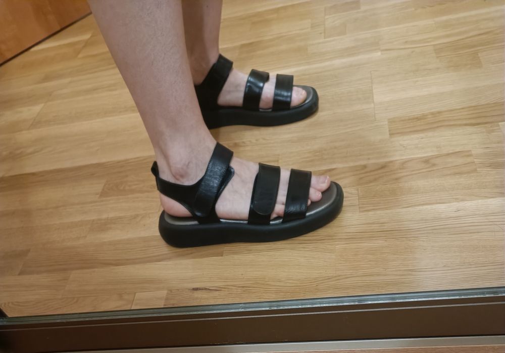 Босоніжки шкіряні жіночі