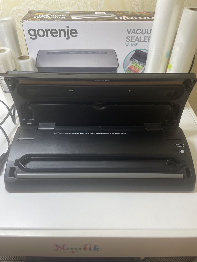 Вакуумний упаковщик Gorenje VS120E + 5 рулонів у подарунок