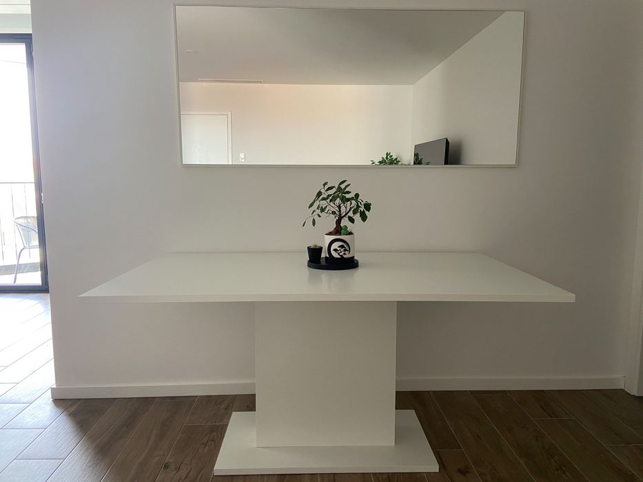 Mesa de jantar mais moldura espelho