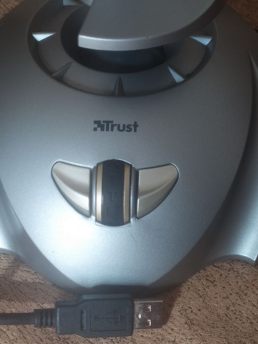 Джойстик,штурвал Trust
