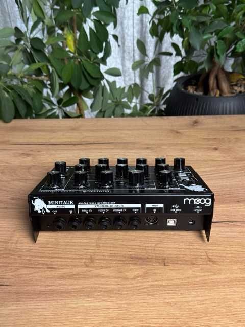 Moog Minitaur – desktopowy  analogowy syntezator basowy