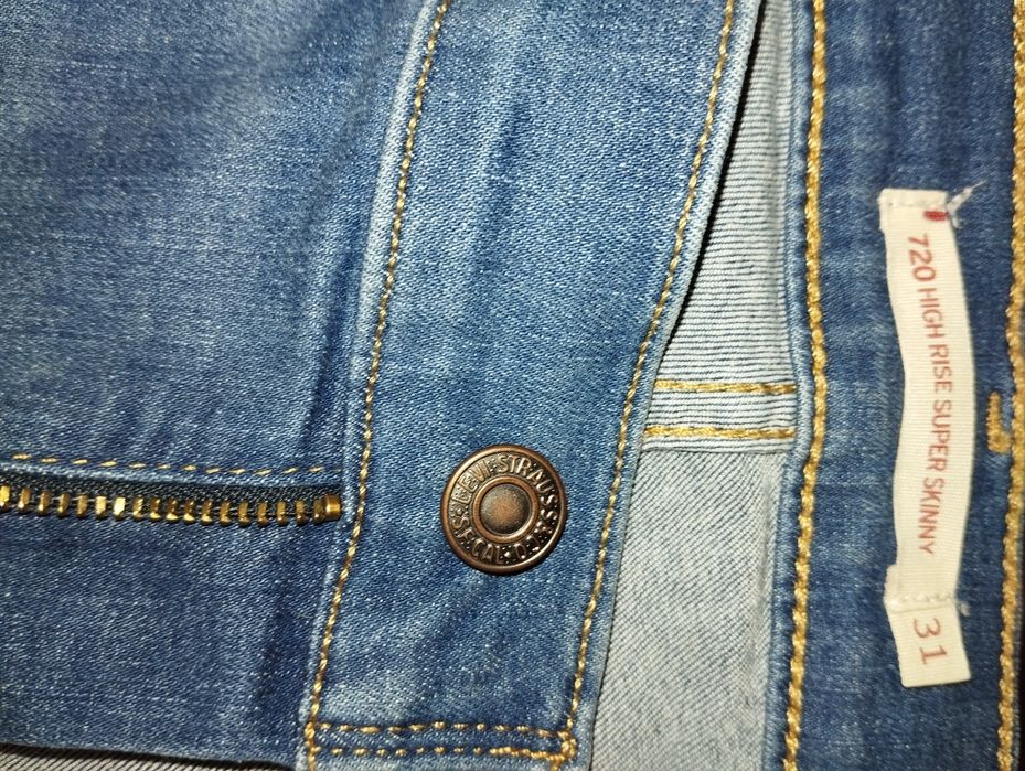 Женские джинсы Levi's