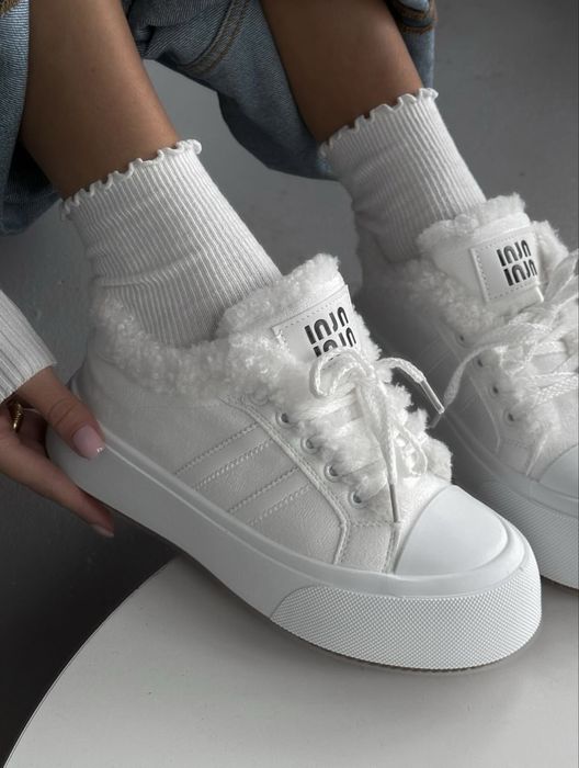 Зимові жіночі кросівки